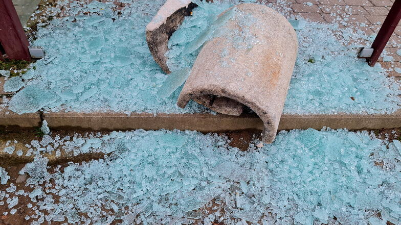 Auch in Dippoldiswalde gingen unzählige Papierkörbe in der Silvesternacht zu Bruch. (Symbolfoto)
