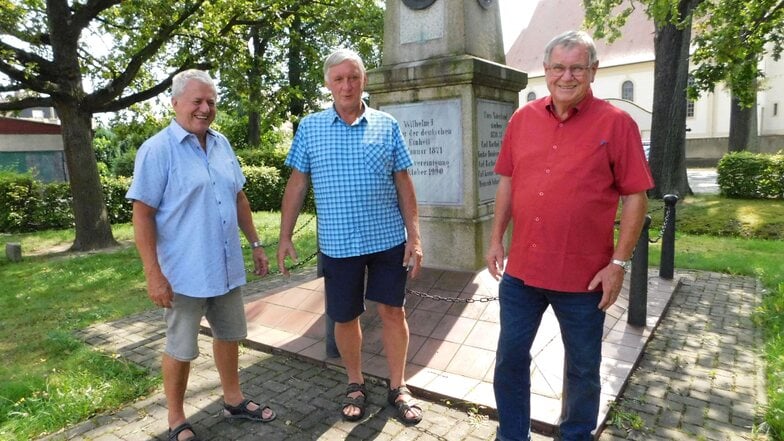 Lothar Bienst, Lothar Höfchen und Johannes Lehmann (von links) sind Urgesteine und aktive Mitgestalter in Daubitz.