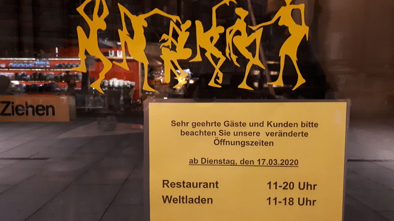 Das beliebte Café Aha in der Dresdner Altstadt reagiert auf die Coronavirus-Krise und verkürzt ab diesem Dienstag die Öffnungszeiten.