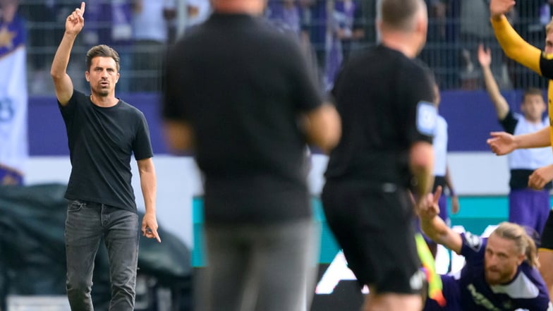 Dynamo-Trainer Thomas Stamm ist mit der Leistung seines Teams unzufrieden und wechselt deswegen vierfach, eine Reaktion auf dem Platz bleibt weitestgehend aus.