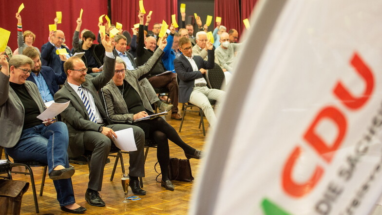 72 Stimmberechtigte wählten am Freitag in der Großenhainer Remontehalle die neue Chefin des CDU-Kreisverbands Meißen.