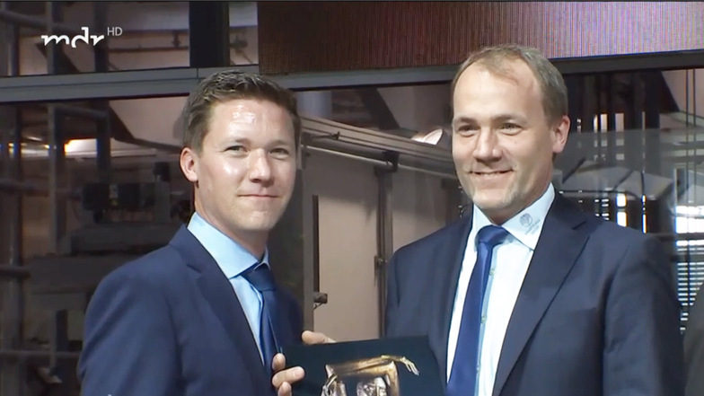 Ralph (l.) und Dr. Marcus Bertelsmeier bei der Auszeichnung zum Unternehmer des Jahres in Dresden.