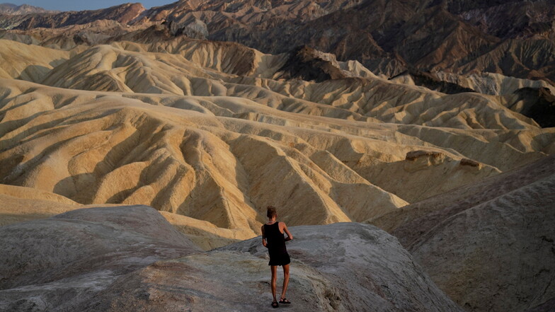 Das Death Valley in der Mojave-Wüste im Südosten Kaliforniens erreichte am Samstag 128 Grad Fahrenheit (53 Celsius), wie der Nationale Wetterdienst in Furnace Creek gemessen hat.