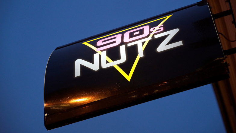 Das "90sNutz" hat in der Alaunstraße in der Neustadt eröffnet, in der sich zahlreiche Bars und Lokale aneinanderreihen.