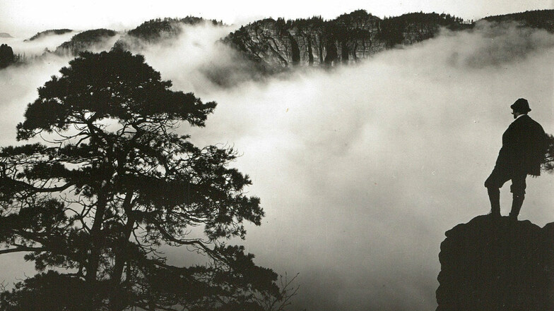 Das Motiv von Rauschenstein und Heringsgrund im Nebel hat Walter Hahn 1911 offenbar einem Gemälde von Caspar David Friedrich nachempfunden.