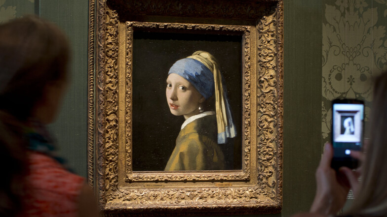 Nach einer Attacke auf das weltberühmte Gemälde "Das Mädchen mit dem Perlenohrring" von Johannes Vermeer in Den Haag sind zwei Klimaaktivisten zu Haftstrafen von je zwei Monaten verurteilt worden.