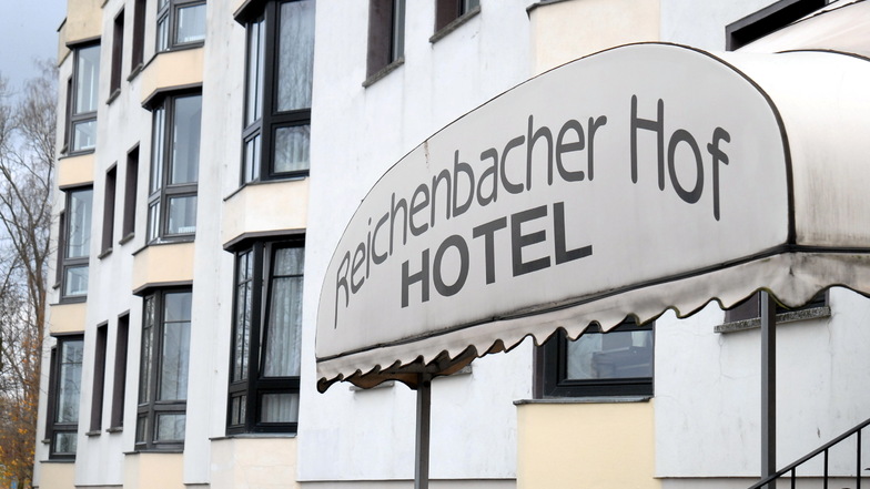 Das Hotel in Reichenbach steht seit Jahren leer. Die Stadt will es künftig ganz anders nutzen.