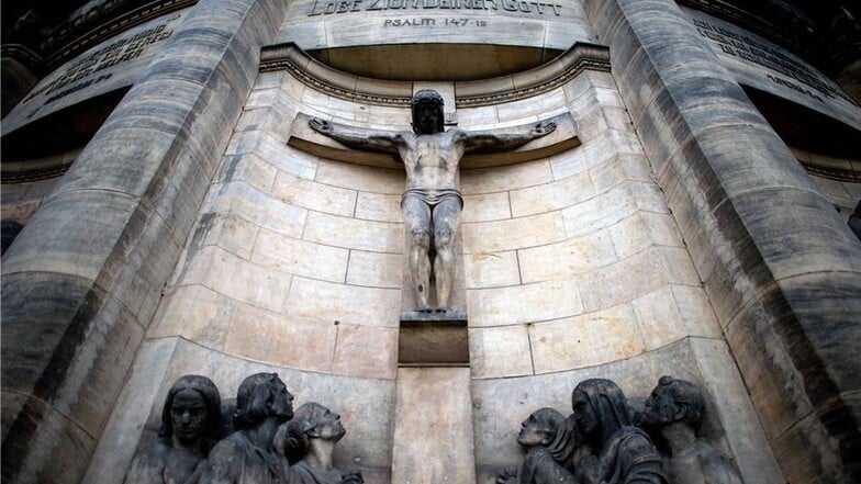 Die ehemalige Zionskirche ist im Grunde das größte Trümmerstück.