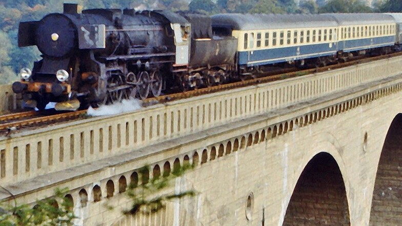 Der Görlitzer Viadukt steht seit 1846. Noch heute dient er unermüdlich dem Eisenbahnverkehr über die Neiße.