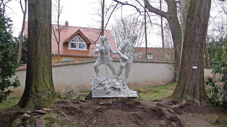 Das Rotkopf-Görg-Denkmal im Park von Schloss Burgk wurde aufwendig restauriert.