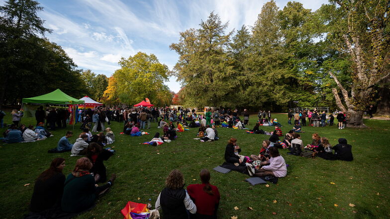 Der erste CSD in Görlitz endete im Stadtpark mit einem Picknick.