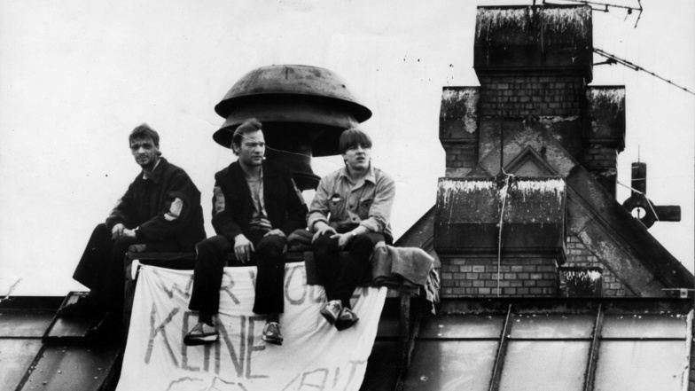 Gefangene auf dem Dach des Bautzener Gefängnisses, am 23. September 1990 fordern sie eine dritte Amnestie.