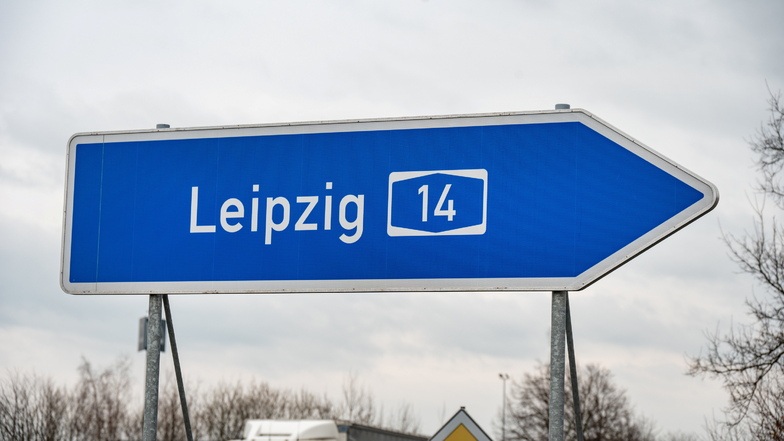 Auf der A14 Richtung Leipzig/Magdeburg soll ein Mann seinen Hintern entblößt haben.