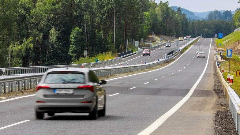 "Kleine Autobahn" zwischen Oberland und Prag für den Verkehr freigegeben