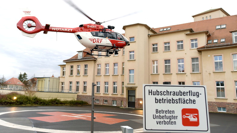 Die Kreis-Kliniken in Zittau, Ebersbach und Weißwasser schreiben rote Zahlen. Im Foto: Hubschraubereinsatz am Krankenhaus in Zittau.