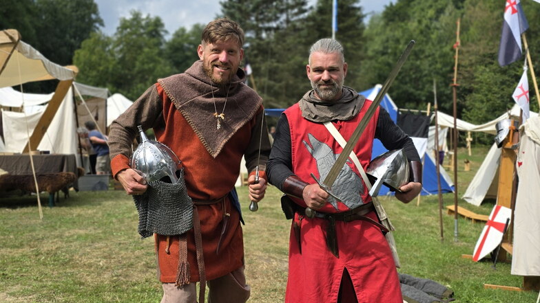 Michael Thomas alias Krunoslav Slozowskiy (links) und Stephan Thiem alias 			Barthold von Karras auf Maxen (rechts), beide Vasallen des Burggrafen von Dohna.