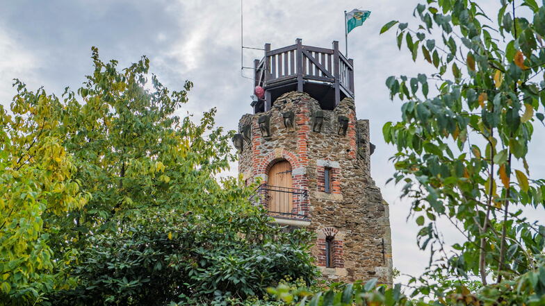 1894 wurde die künstliche Ruine mit Aussichtsturm auf dem Kupferberg
 Großenhain errichtet. Das ist jetzt 130 Jahre her.