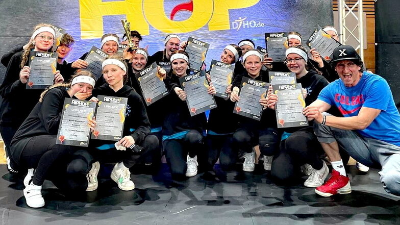 Die "B&G's" von "Kamenz can Dance" holten sich bei der Meisterschaft in Leipzig Gold und sind nun amtierender Ostdeutscher Hip-Hop-Meister. Auch zwei Bronze-Pokale durften die Kamenzer mit nach Hause nehmen.