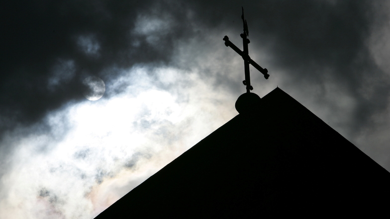 Im größten Missbrauchsfall in der Evangelischen Kirche in Sachsen haben sich bislang 33 Opfer gemeldet.