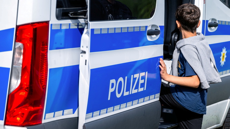 Illegale nach Deutschland eingereiste Männer hat die Polizei am Dienstag in Bautzen aufgegriffen.