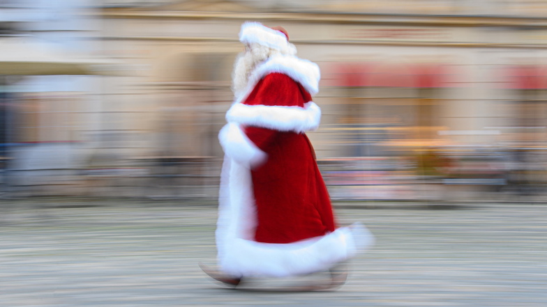 Wo bleibt denn nur der Weihnachtsmann? So heißt es am Sonnabend beim Christmarkt in Königsbrück.