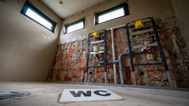 Die Putzarbeiten in der öffentlichen Toilette in Waldheim sind so gut wie abgeschlossen. Wenn alles klappt, soll die WC-Anlage Ende Dezember wieder zur Verfügung stehen.