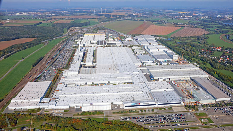 Volkswagen ist mit 9.800 Mitarbeitern Sachsens größter Arbeitgeber. Hier eine Luftaufnahme des Werks in Zwickau.