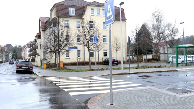 Nach den Winterferien können die Grundschüler auf dem Weg zur Johannesschule die Herbert-Böhme-Straße an diesem neuen Fußgängerüberweg sicher überqueren.