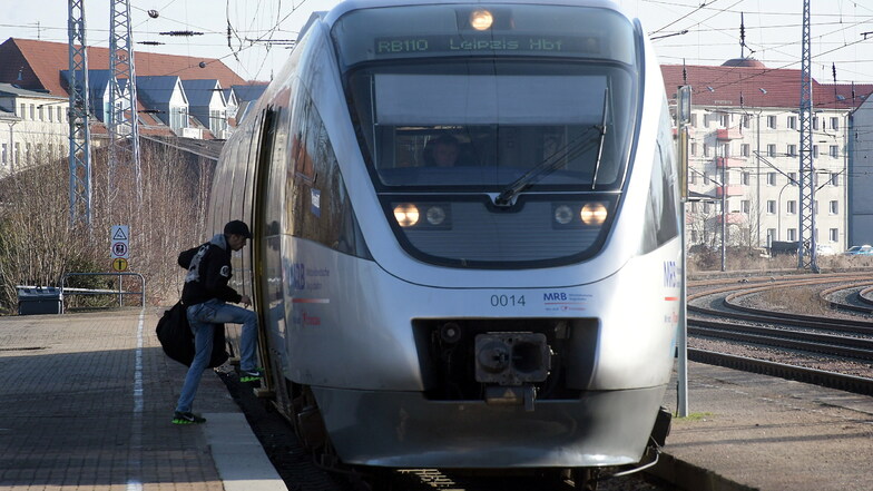Bei der Zugverbindung zwischen Leipzig und Döbeln könnte es am Montag zu Ausfällen kommen.