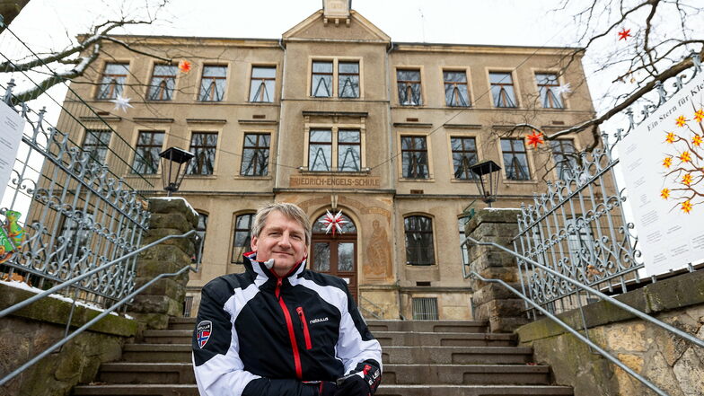 Bernd Peschel ist Vorsitzender des Heimatvereins Kleinnaundorf. Der Verein zieht jetzt in die alte Schule ein.
