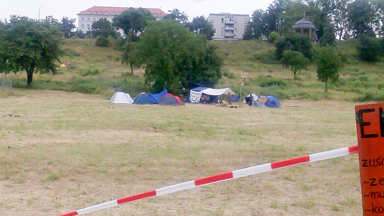 Waldschlößchenbrücken-Gegner hatten aus Protest ihre Zelte auf der Baustelle aufgeschlagen. Der Zeltplatz wurde vom Ordnungsamt geräumt.