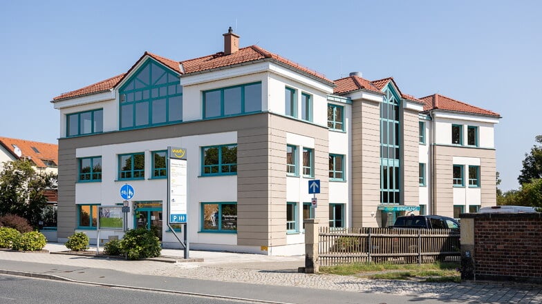 Vom Büro- zum Ärztehaus: der ehemalige Sitz von Heidenaus städtischer Wohnungsgesellschaft auf der Pirnaer Straße.