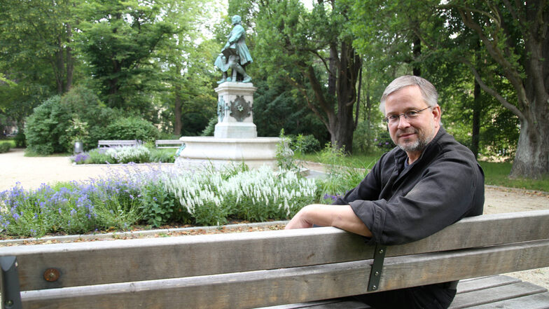Michael Wieler stammt aus Mönchengladbach, studierte in Münster Germanistik, Theaterwissenschaften und Philosophie, bevor er Ende der 90er Jahre als Intendant des Musiktheaters nach Görlitz kam. Seit 2008 ist er Bürgermeister.
