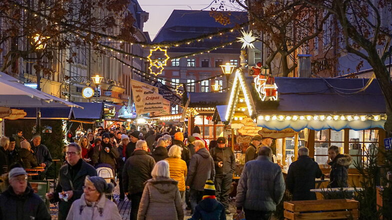 Zum Wenzelsmarkt kommen jährlich zahlreiche Besucher nach Bautzen und erkunden die weihnachtlich geschmückte Innenstadt.