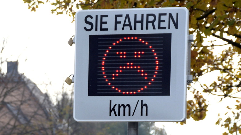 Schneller als erlaubt: Durch Höckendorf in der Gemeinde Kriebstein sind mehrere Autofahrer mit 100 Kilometer pro Stunde "gerauscht".