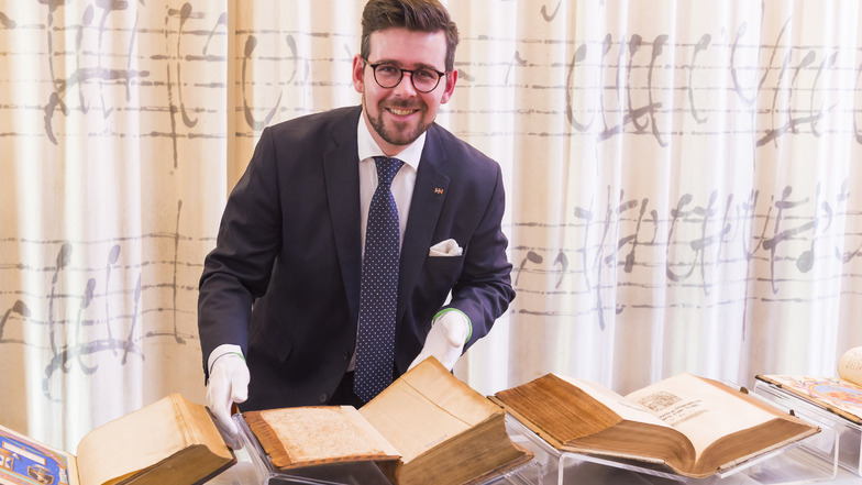 Sebastian Walther kennt sich nicht nur mit Pfefferkuchenteig und Gewürzen aus. Auf dem Dachboden seines Museums entdeckte er eher zufällig neun Predigt- und Erbauungsbücher, die als Kriegsverlust galten.