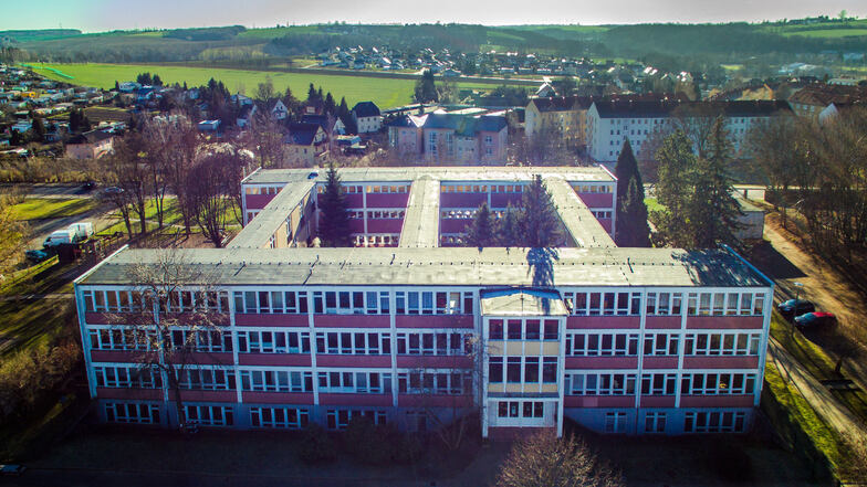 Im Jahr 1967 ist die Grundschule Döbeln Ost gebaut worden. Seitdem wurde sie nicht grundlegend saniert.
