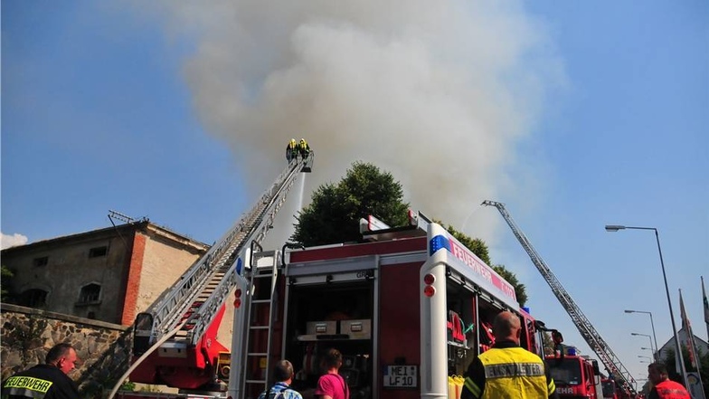 Das Feuer, welches das Areal noch mehr in Mitleidenschaft gezogen hat, war am 4. Juli 2015 ausgebrochen. Nach der Alarmierung um 15.17 Uhr begann bei tropischen Temperaturen der Kampf gegen die Flammen.