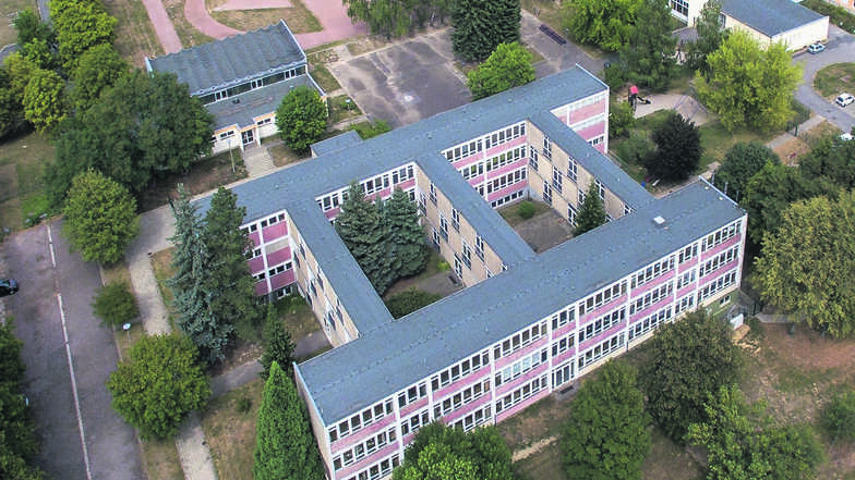 Der Baukörper der Grundschule Döbeln Ost ist zu groß. Außerdem ist die 50 Jahre alte Schule sanierungsbedürftig. Auf dem Grundstück an der Dresdner Straße wäre auch Platz für ein neues Schulzentrum für Grund- und Förderschule vorhanden.