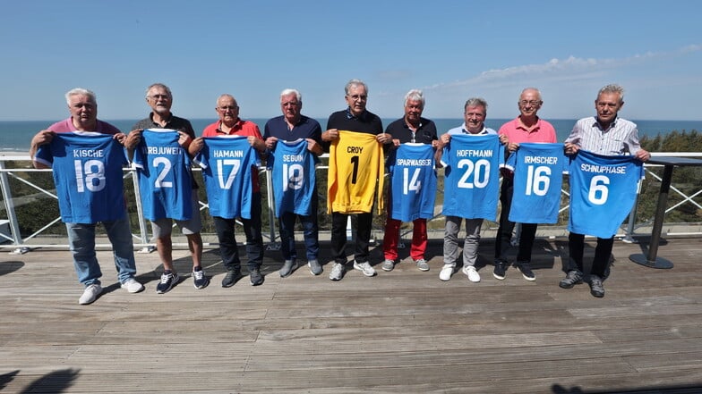 Die WM-Spieler der DDR-Nationalmannschaft von 1974 treffen sich zum 50-jährigen Jubiläum an der Ostsee im Strandhotel Fischland in Dierhagen.