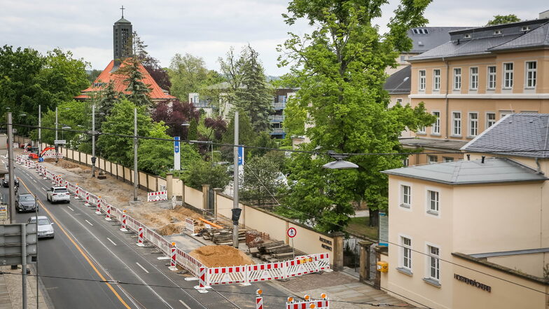 Auf der Bautzner Straße werden die Brücke über die Prießnitz erneuert, die Haltestellen Diakonissenkrankenhaus barrierefrei ausgebaut und Teile der Straße erneuert.