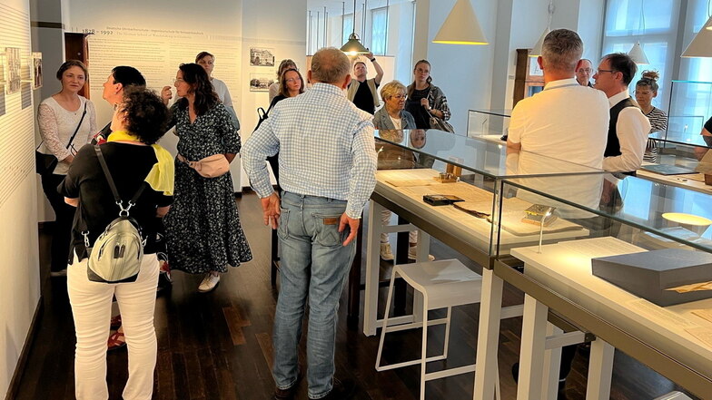 Die Glashütter luden die Gäste aus Polen auch zu einer Führung ins Uhrenmuseum ein.
