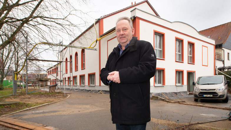 Wachaus Bürgermeister Veit Künzelmann ist stolz auf das neue Gemeindezentrum.