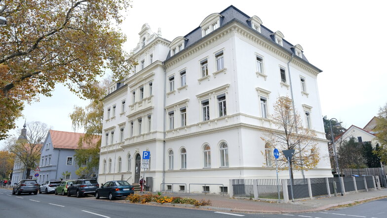 Das Gebäude des Gesundheitsamtes an der Dresdner Straße ist fertig saniert. Im Januar ziehen die Mitarbeiter alle hier ansässig Abteilungen der Kreisverwaltung wieder ein.