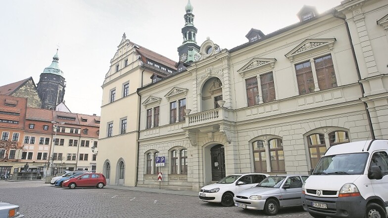 Das Pirnaer Rathaus. Bei der Kommunalwahl am 26. Mai entscheiden die Bürger, wer künftig im Stadtrat über die Geschicke der Stadt entscheidet.