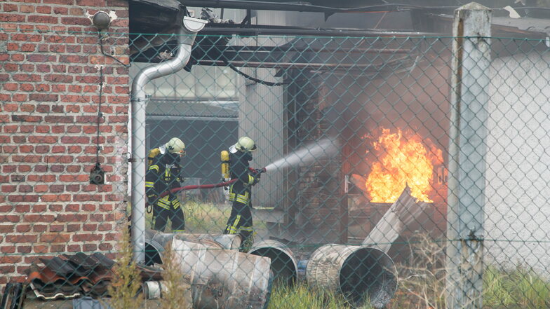 23. Oktober 2020: In einem alten Lagerraum der Firma Höpner Lacke in Niesky bricht ein Brand aus. Auf die Entwicklung des Unternehmens hat sich der Zwischenfall aber nicht negativ ausgewirkt.