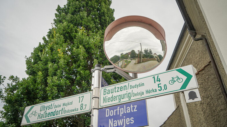 Der Kreiswegewart, den der Landkreis Bautzen jetzt einstellen will, soll sich unter anderem um die Instandhaltung von Rad- und Wanderwegen kümmern.