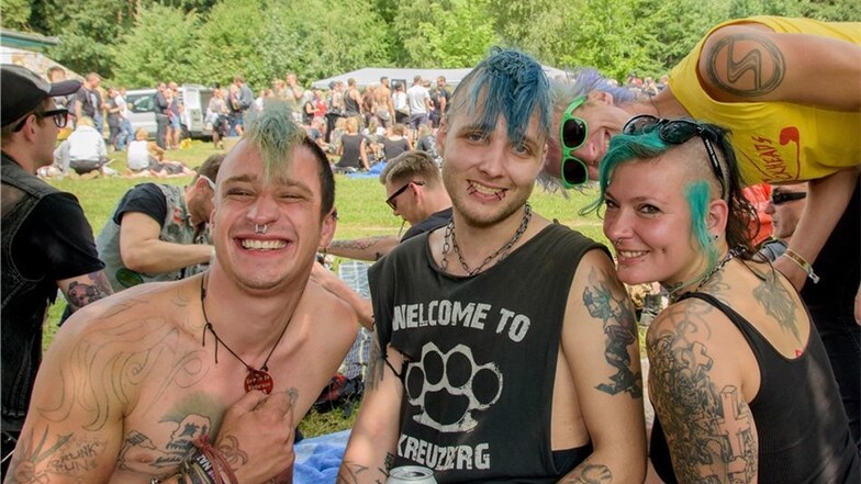 Punk-Festival-Besucher im Glaubitzer Waldbad.