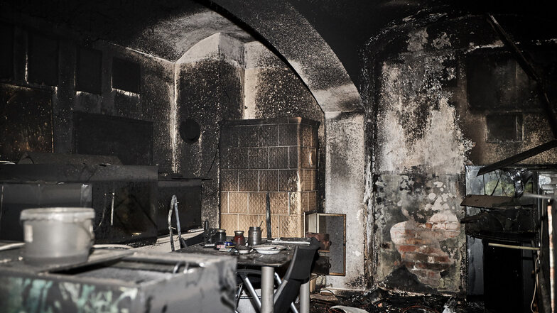 Die Wohnung war nach dem Brand komplett verrußt.