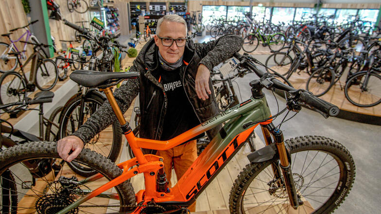 Stefan Wiesner verkauft in seinem Bikepoint in Bautzen aktuell sehr viele E-Bikes. Andere Fahrradhändler aus der Region machen derzeit ebenfalls gute Geschäfte.